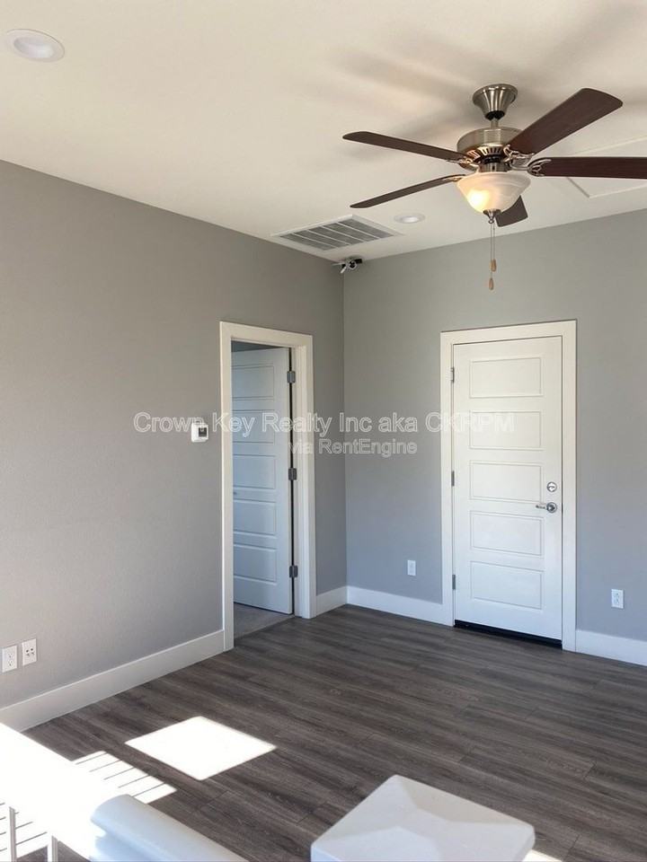 1026 S Prosperity St - Photo 6 of 17