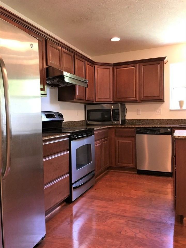 133 Nottingham Dr - Photo 4 of 24