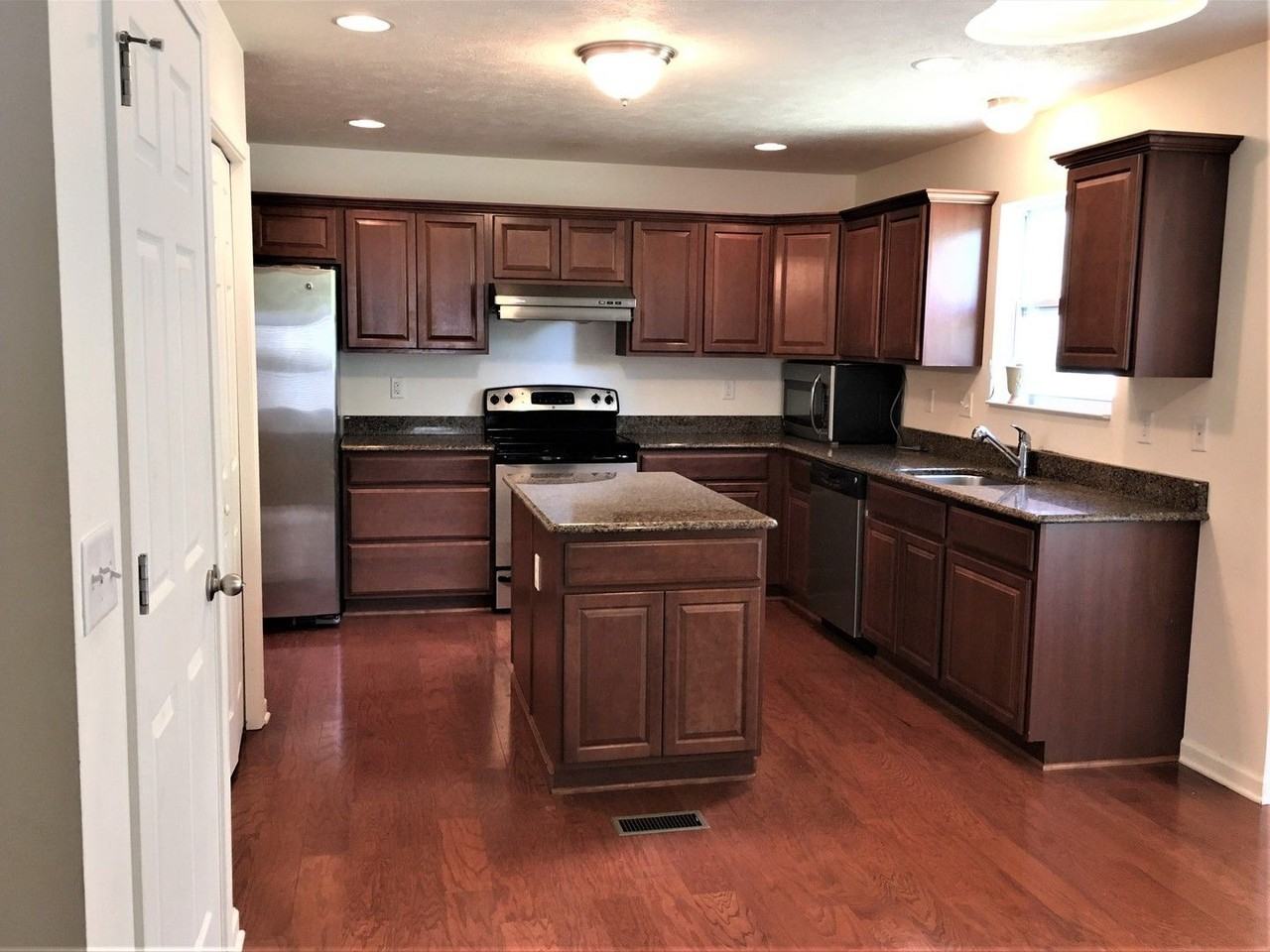 133 Nottingham Dr - Photo 5 of 24