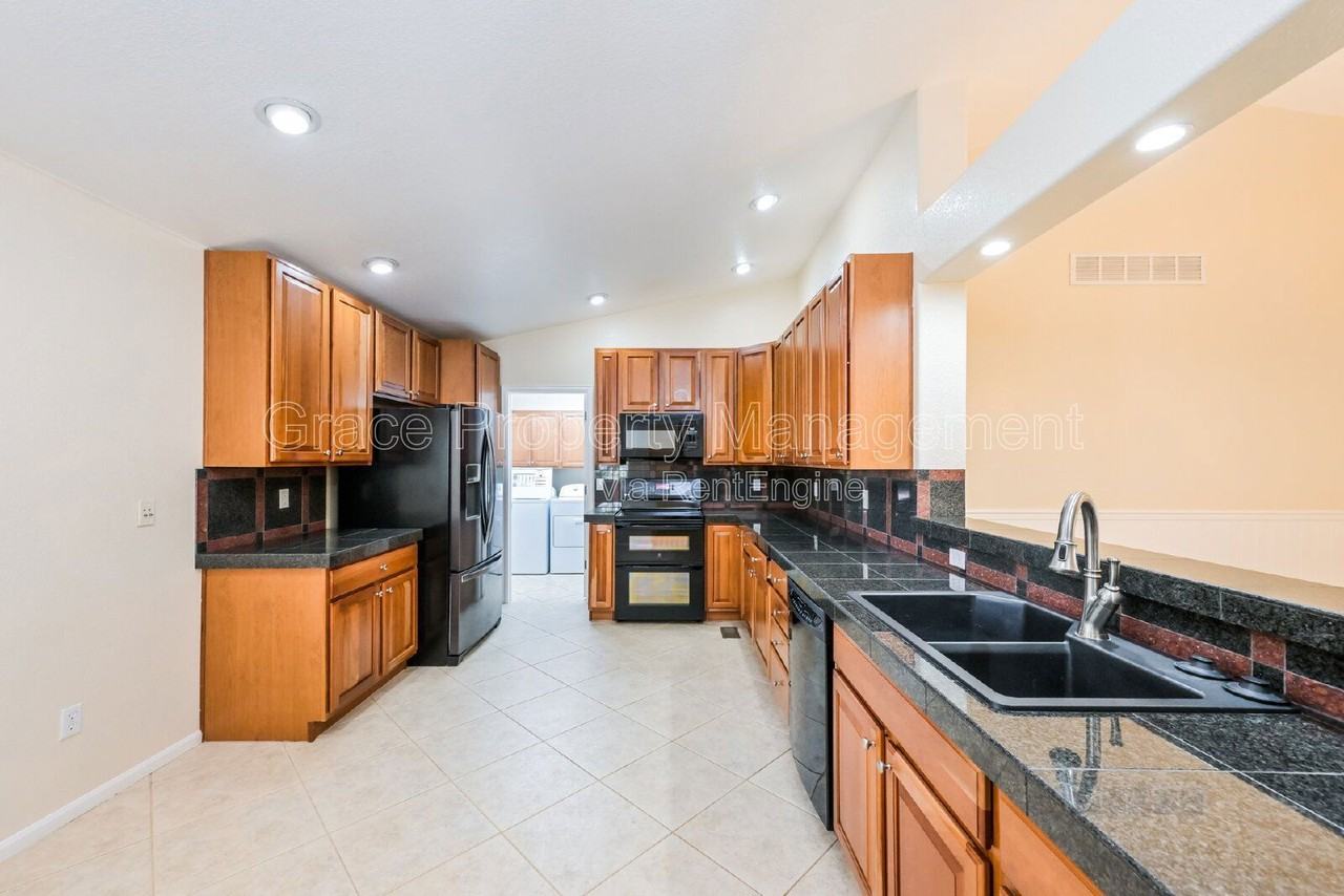 16733 E Auburn Hills Dr - Photo 6 of 16