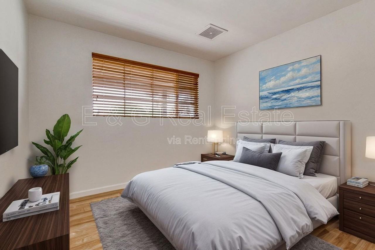 1308 W 6th St - Photo 6 of 22