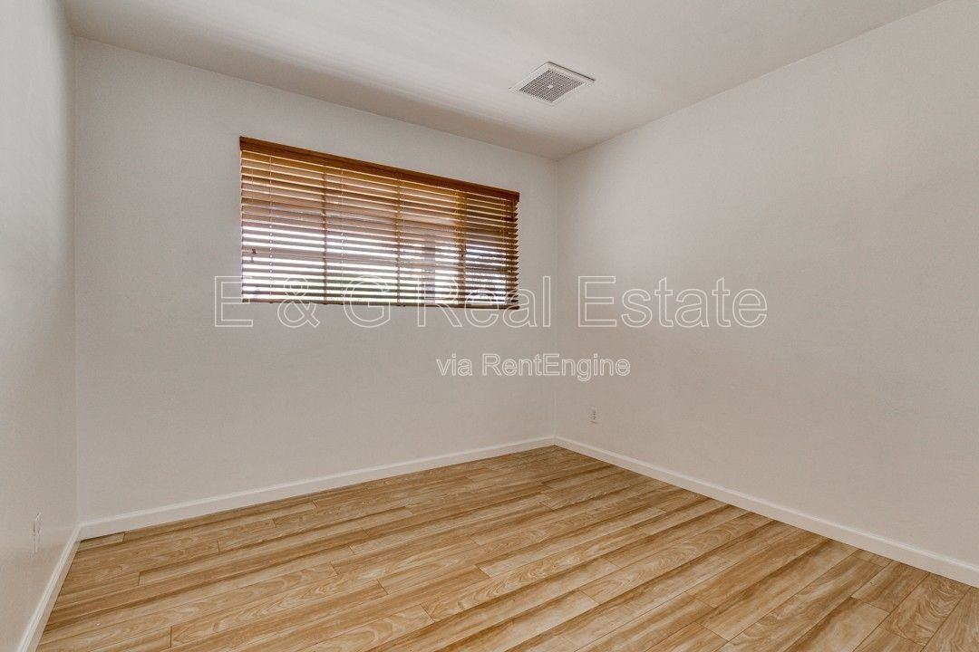 1308 W 6th St - Photo 7 of 22