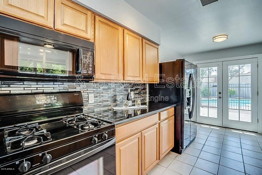 543 W 19th St - Photo 5 of 21