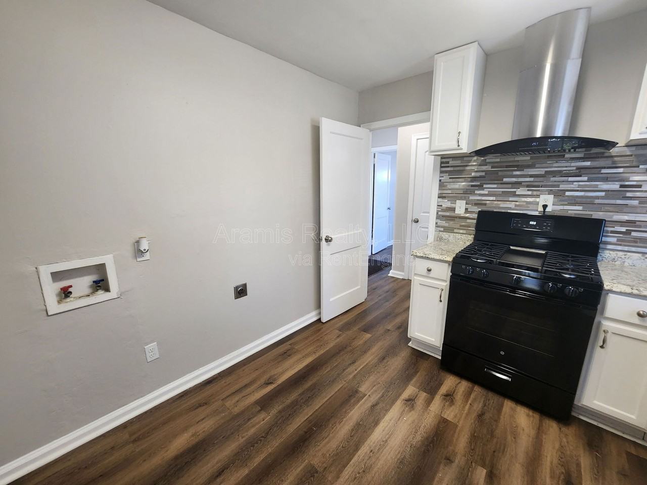 274 Booker St Sw - Photo 6 of 13