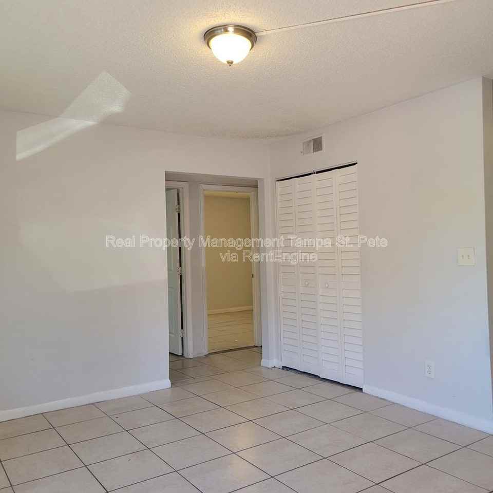 8427 N 39th St #2 - Photo 3 of 21