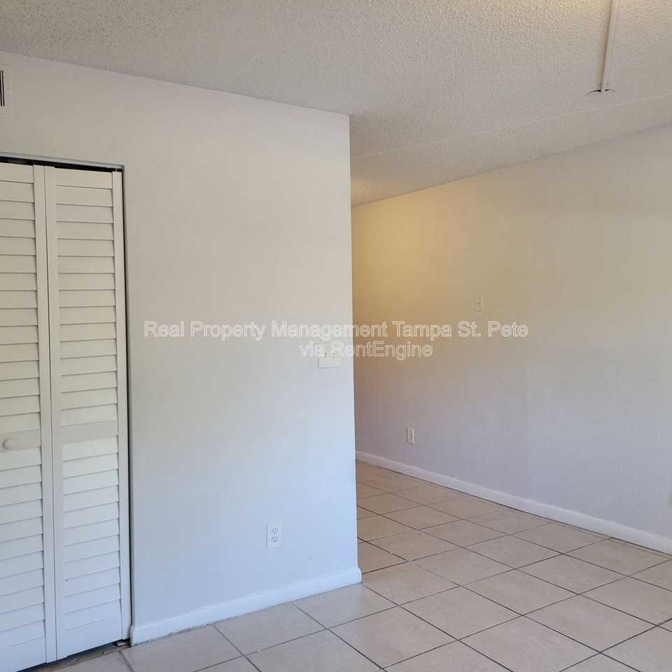 8427 N 39th St #2 - Photo 5 of 21