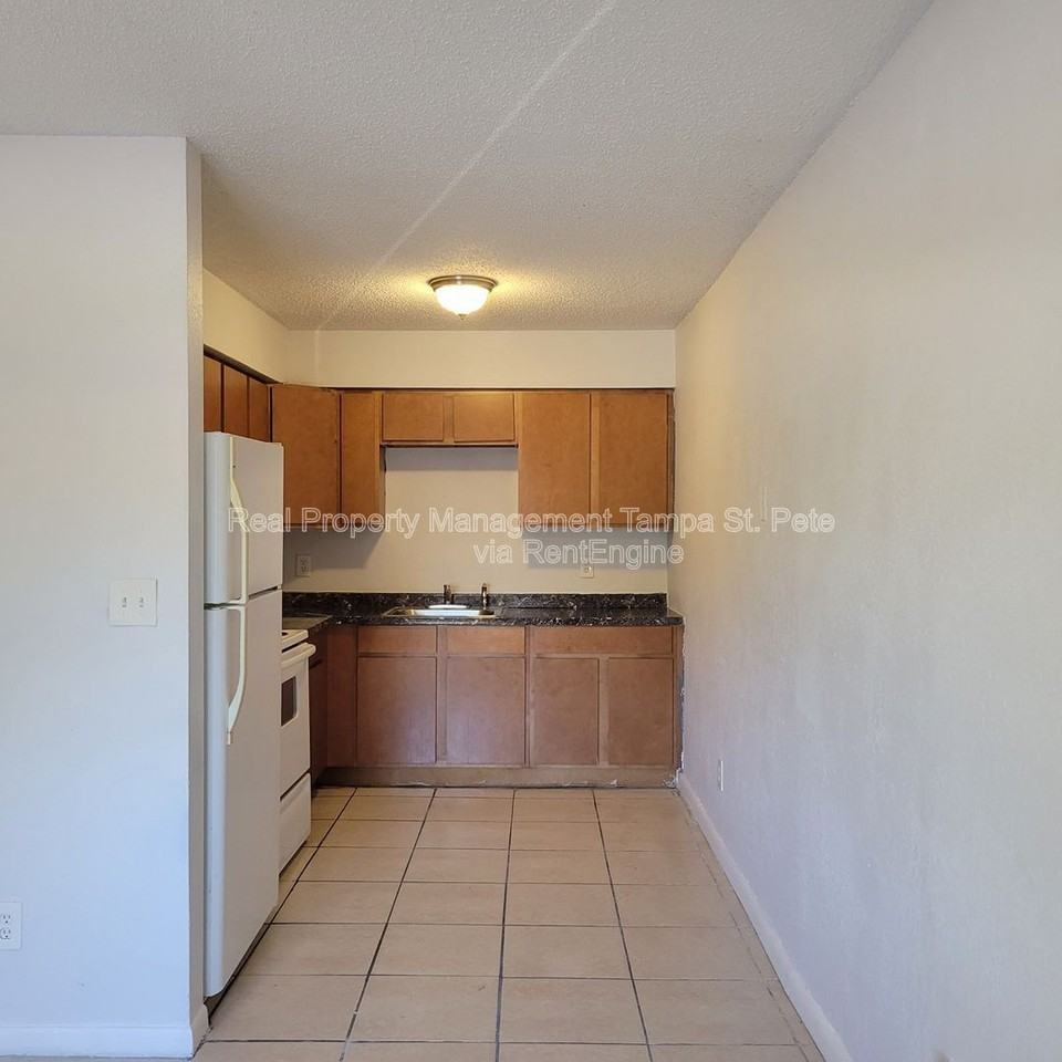 8427 N 39th St #2 - Photo 6 of 21