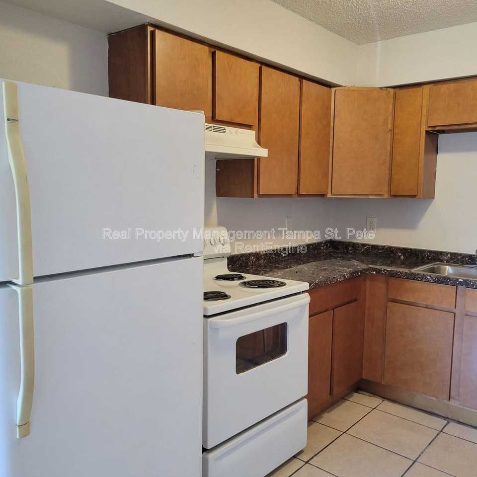 8427 N 39th St #2 - Photo 7 of 21
