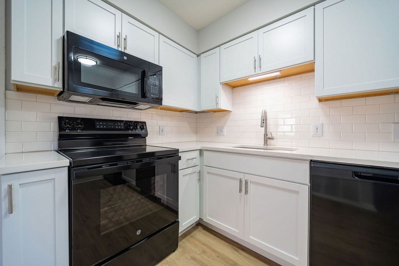 651 Riverview Dr #4 - Photo 3 of 14