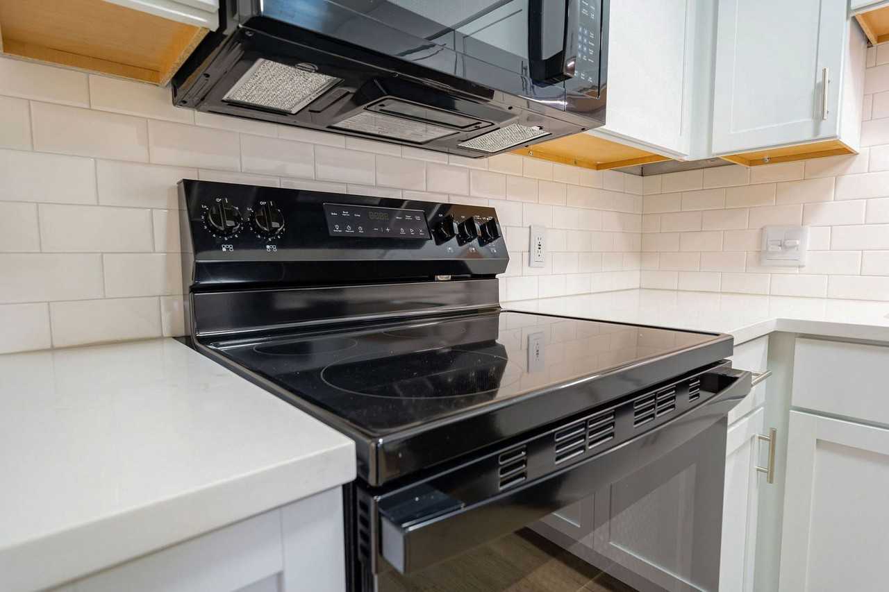 651 Riverview Dr #4 - Photo 4 of 14