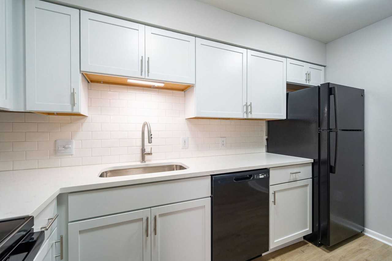 651 Riverview Dr #4 - Photo 2 of 14