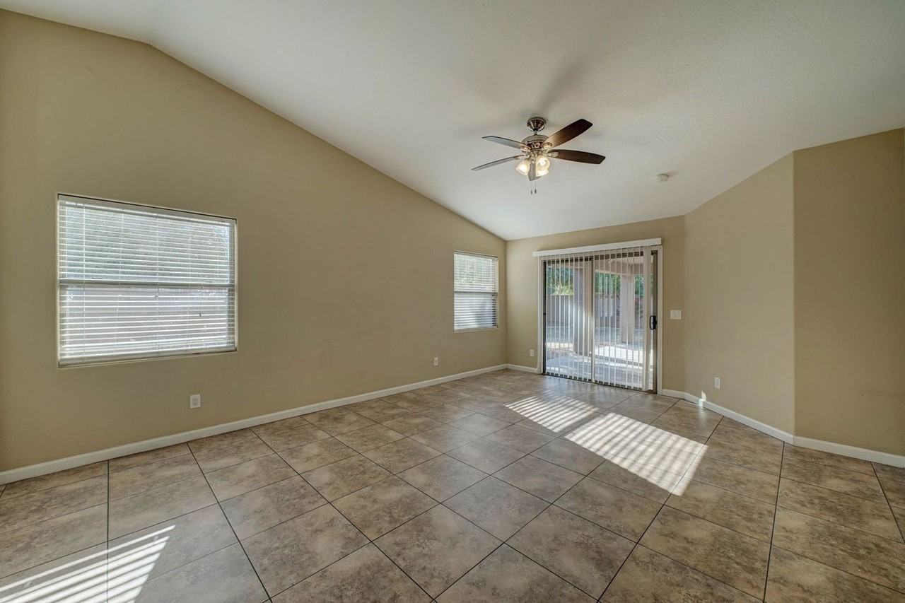 7252 S 46th Ln - Photo 4 of 29