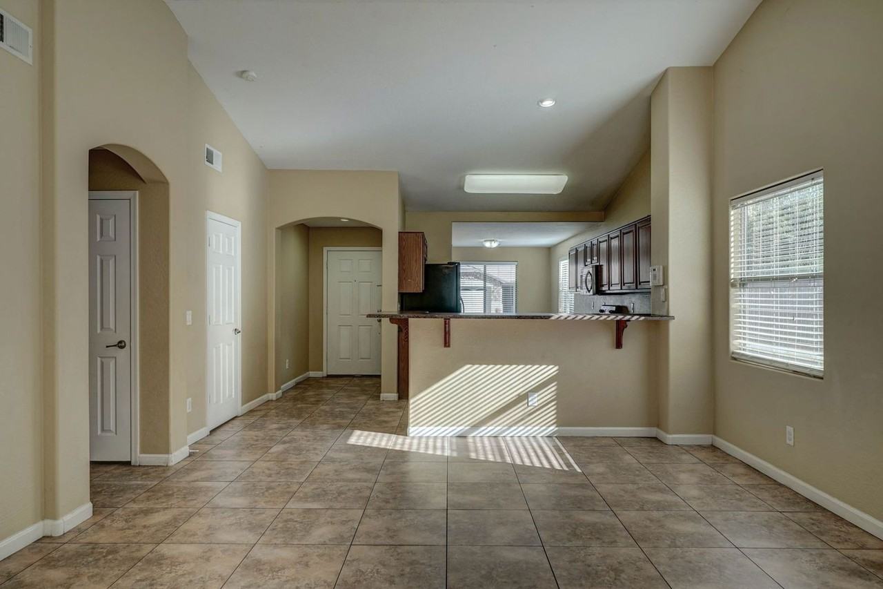 7252 S 46th Ln - Photo 6 of 29