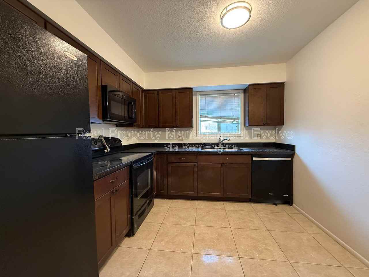 465 W Ivyglen St #119 - Photo 7 of 15