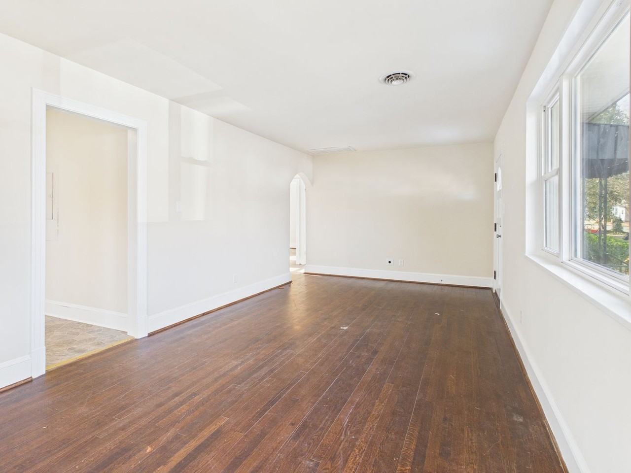 1815 Powell Rd - Photo 5 of 28