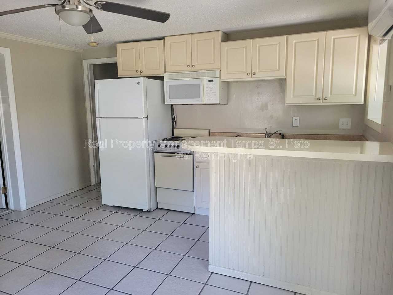 643 Wisteria Ct #B - Photo 4 of 10