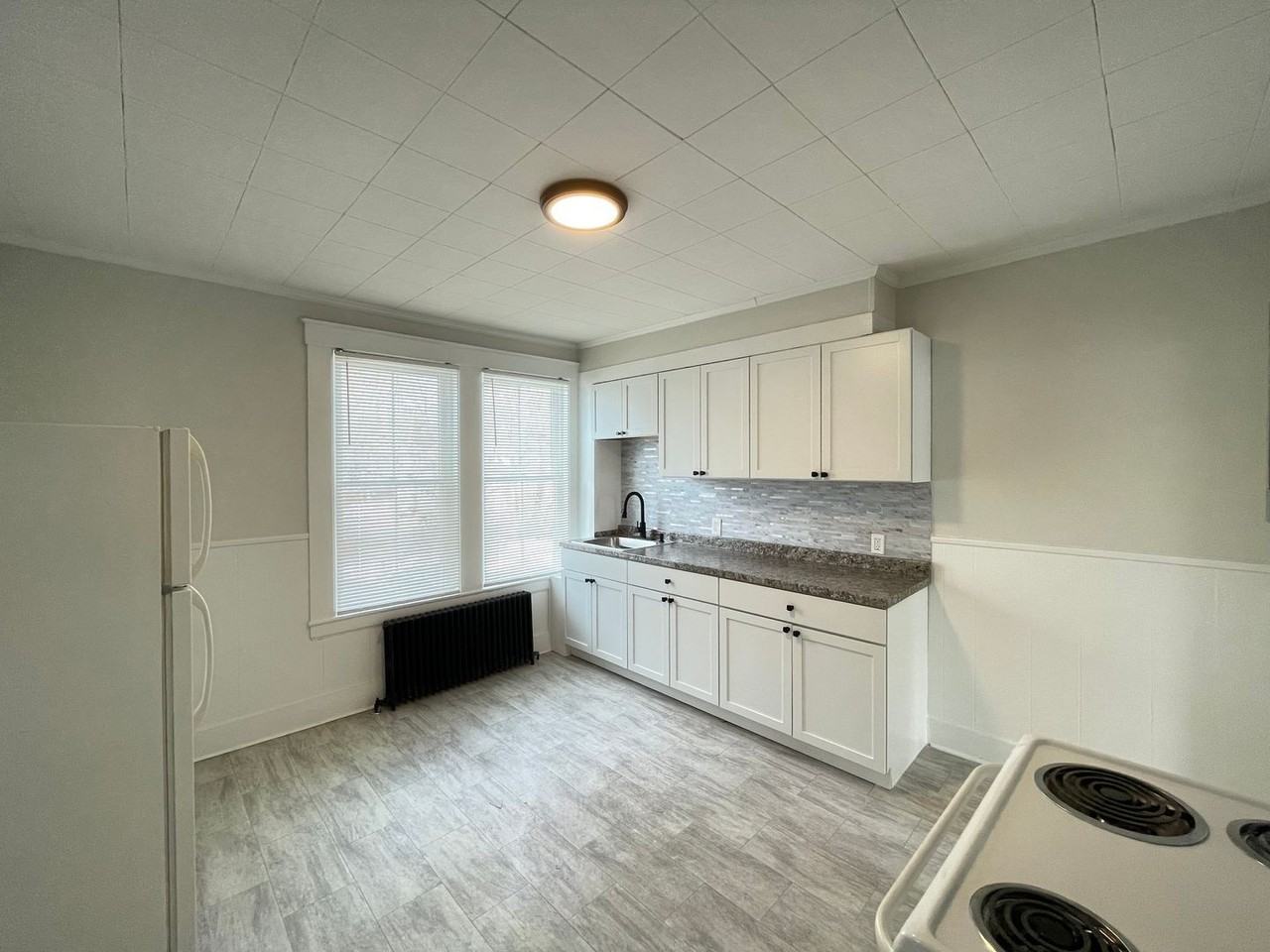 73 6th St #B - Photo 2 of 14