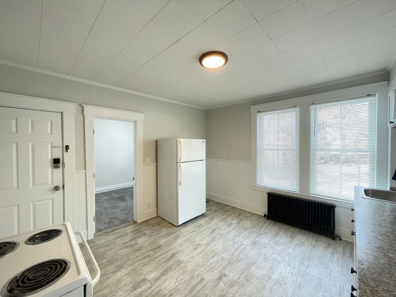 73 6th St #B - Photo 4 of 14