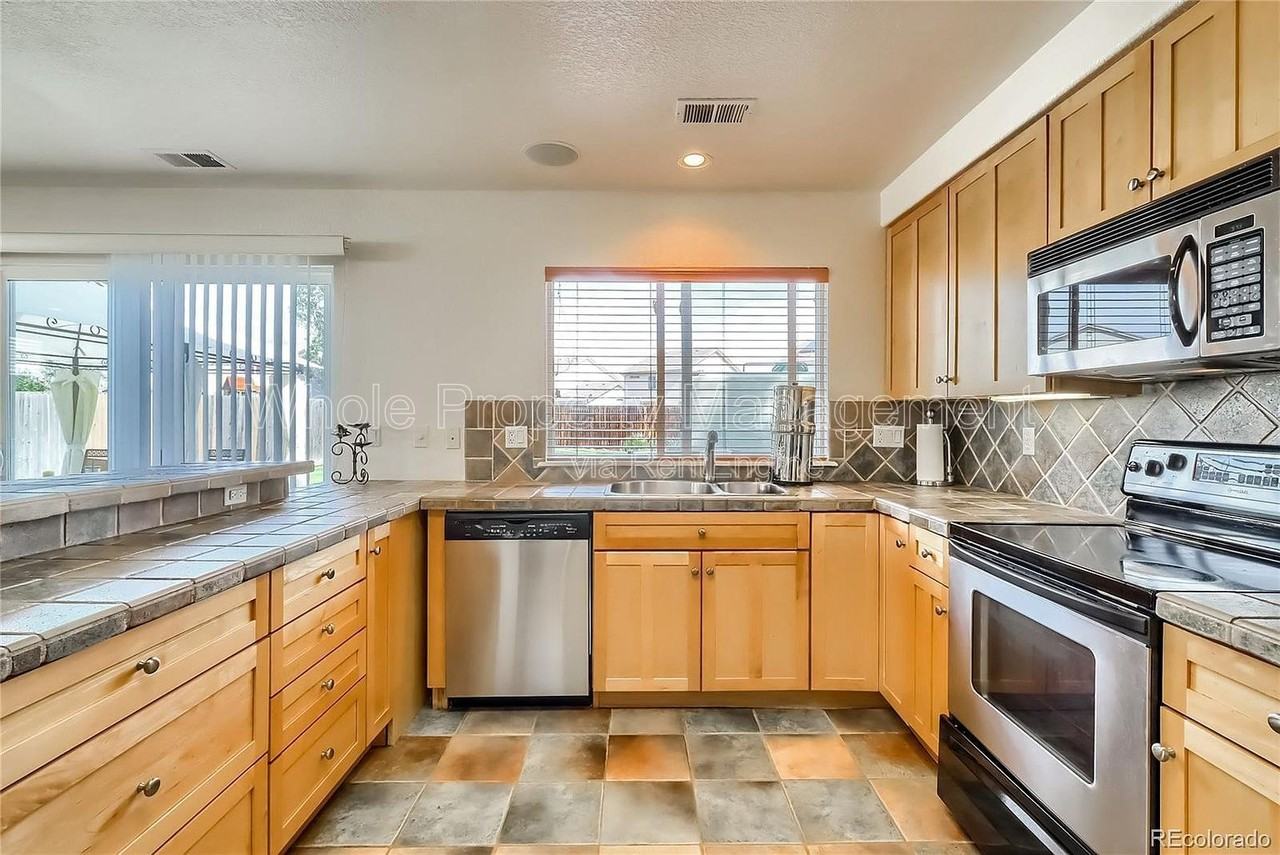 20721 E 40th Ave - Photo 5 of 35