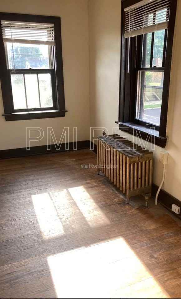 920 Columbia Ave #4 - Photo 3 of 7