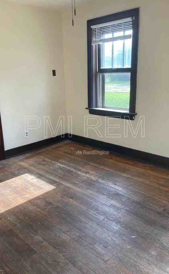 920 Columbia Ave #4 - Photo 4 of 7