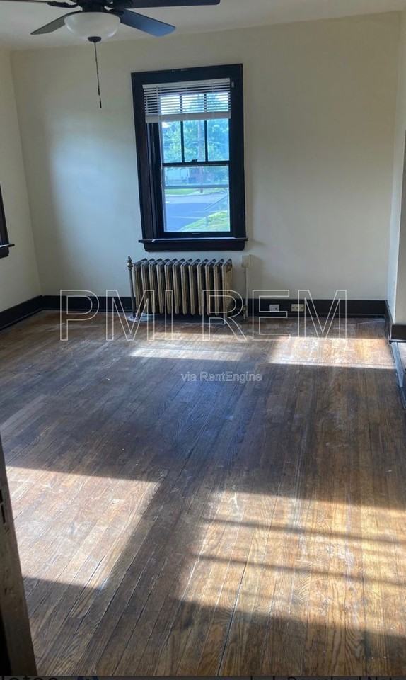 920 Columbia Ave #4 - Photo 5 of 7