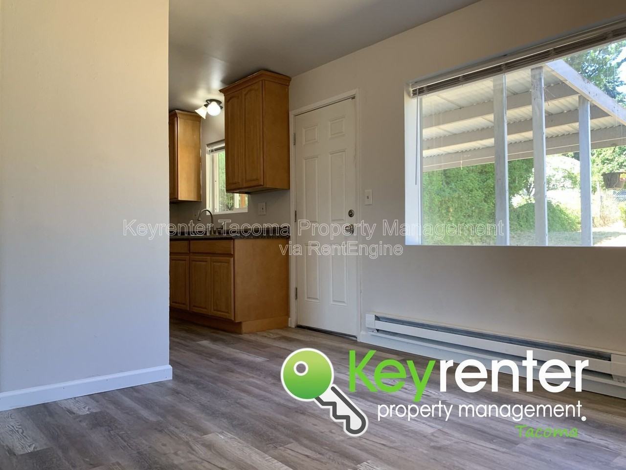 1713 S 43rd St - Photo 5 of 21