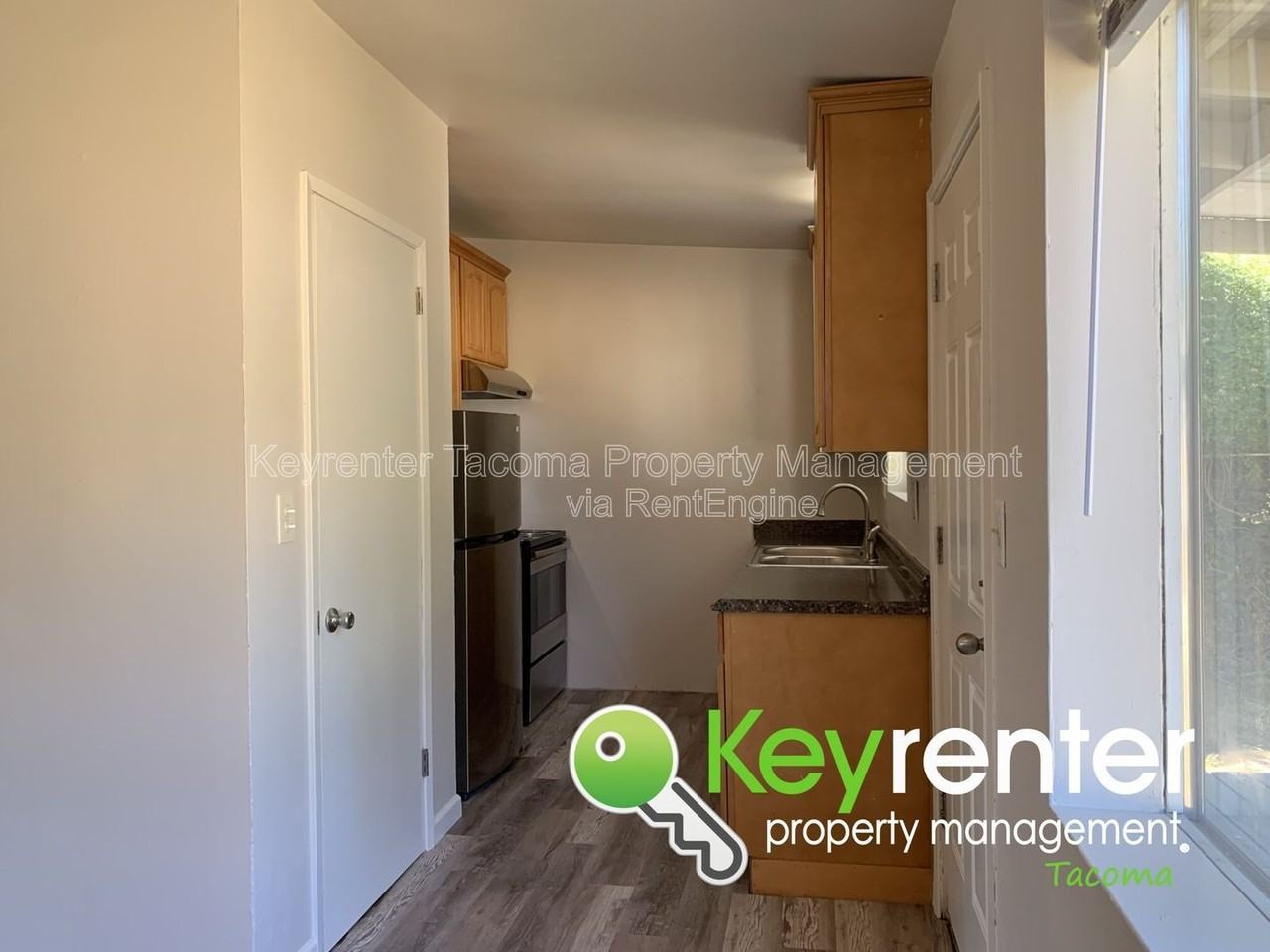 1713 S 43rd St - Photo 6 of 21