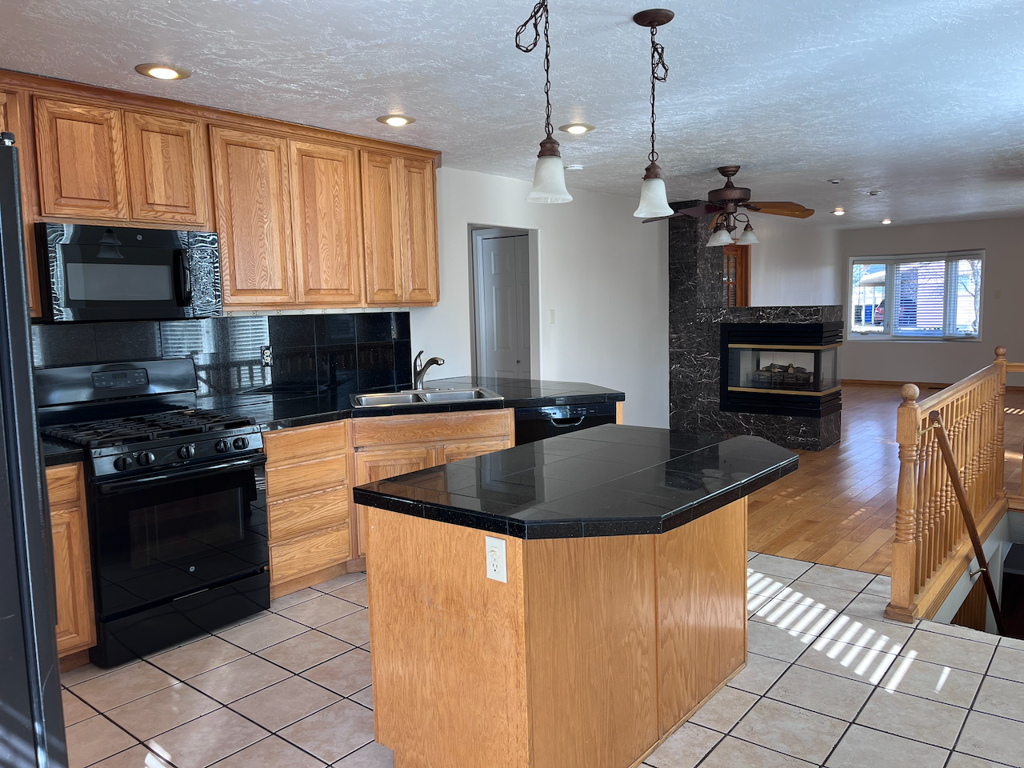 5586 S Brockway Dr - Photo 3 of 14