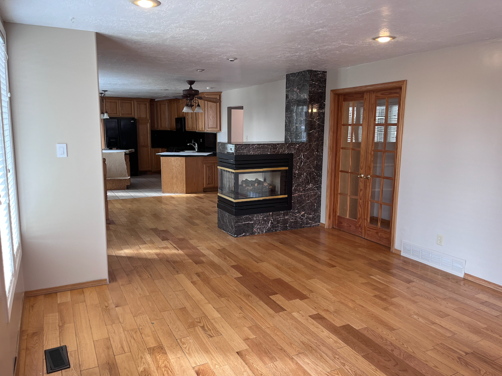 5586 S Brockway Dr - Photo 4 of 14