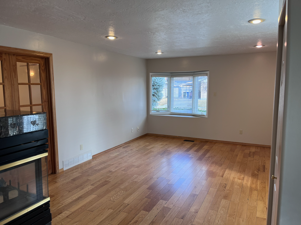 5586 S Brockway Dr - Photo 5 of 14