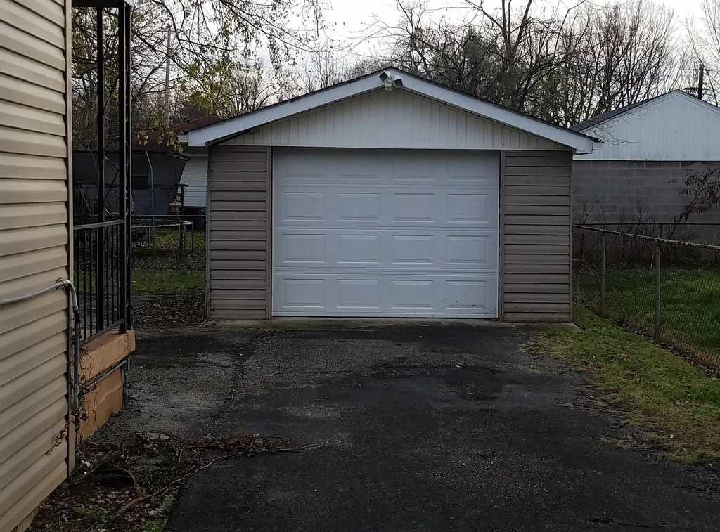 2210 Franklin Ave - Photo 2 of 6