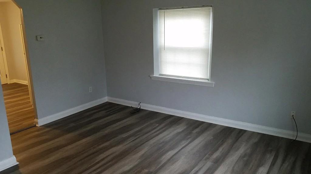 2210 Franklin Ave - Photo 3 of 6