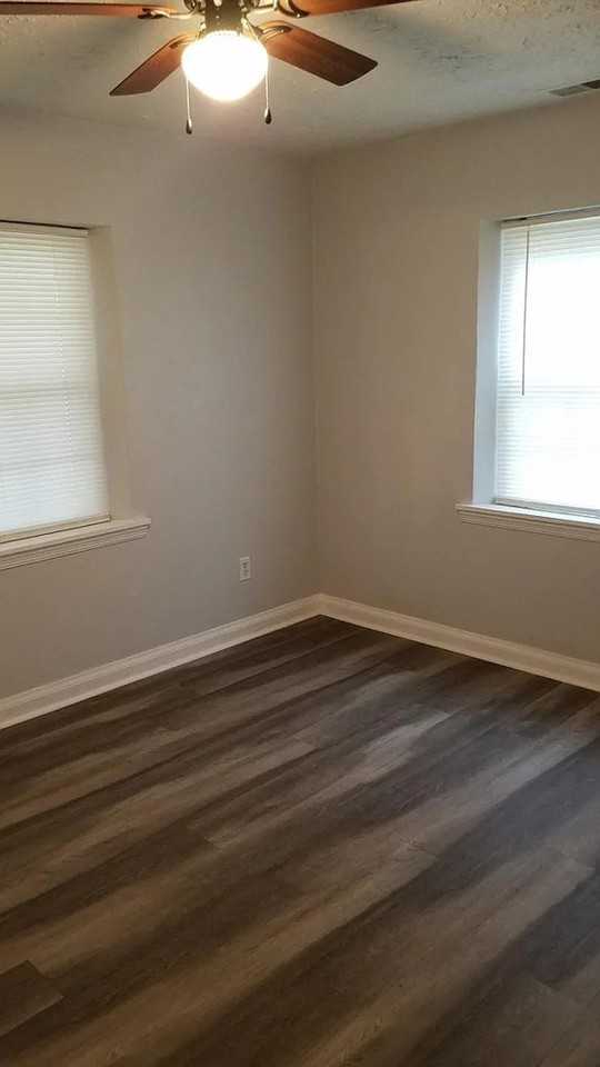 2210 Franklin Ave - Photo 6 of 6