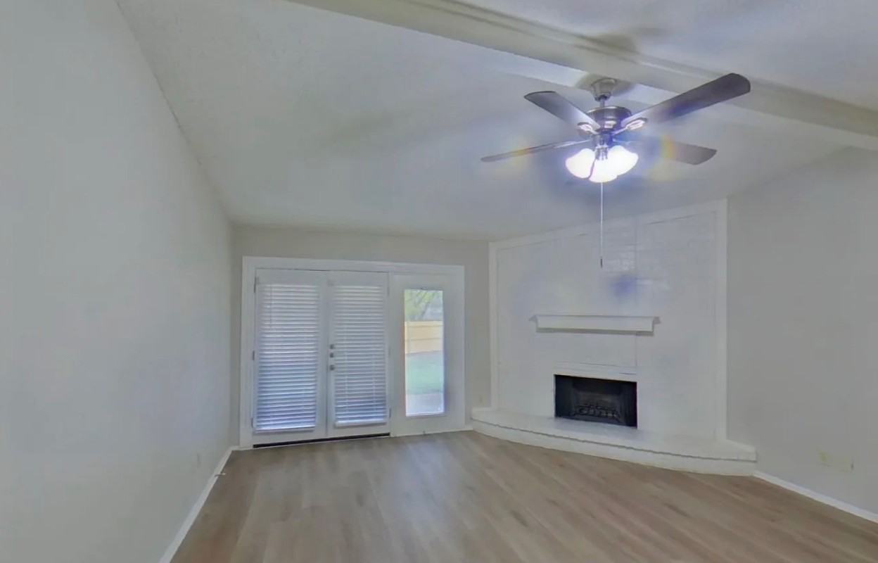 1516 Rockshire Dr - Photo 2 of 15