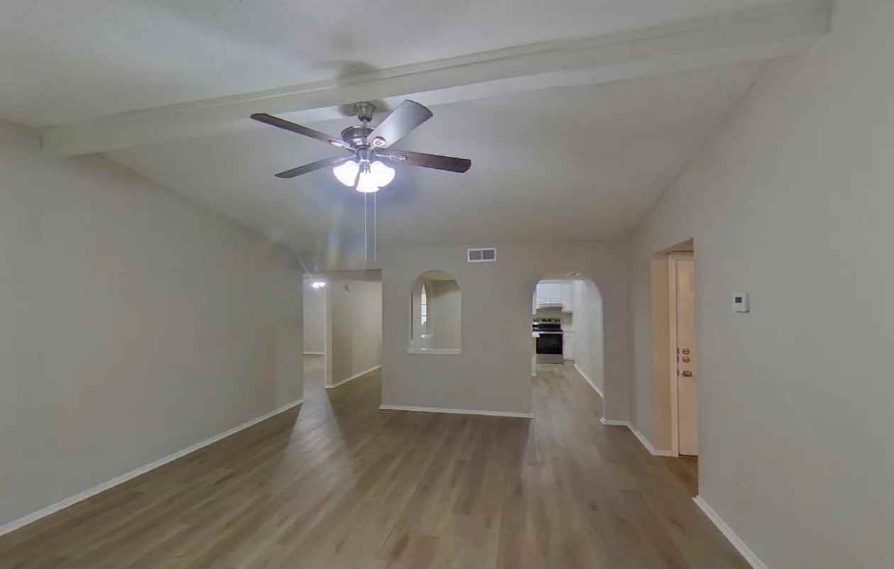 1516 Rockshire Dr - Photo 3 of 15