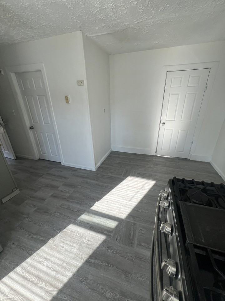 59 Foster St - Photo 2 of 5