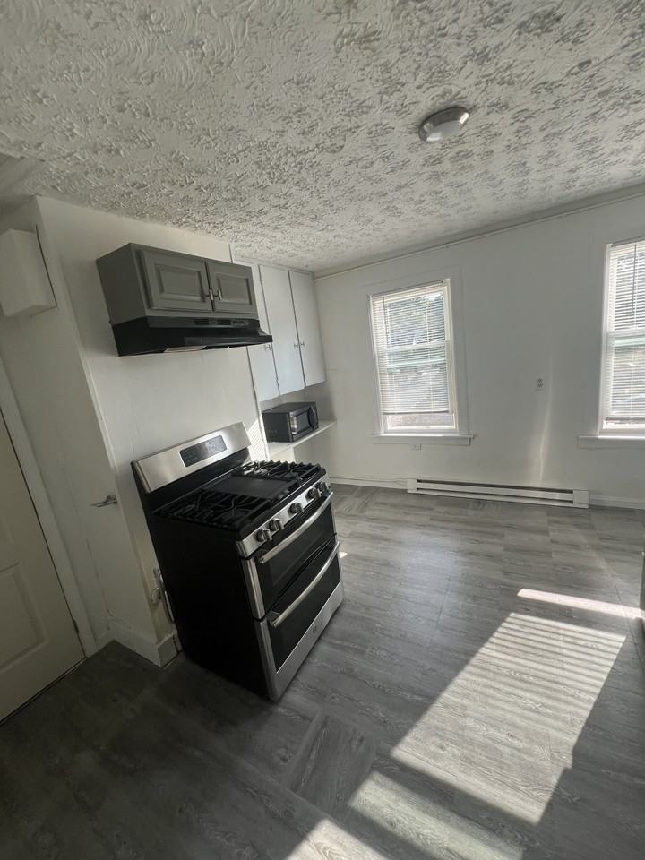 59 Foster St - Photo 4 of 5