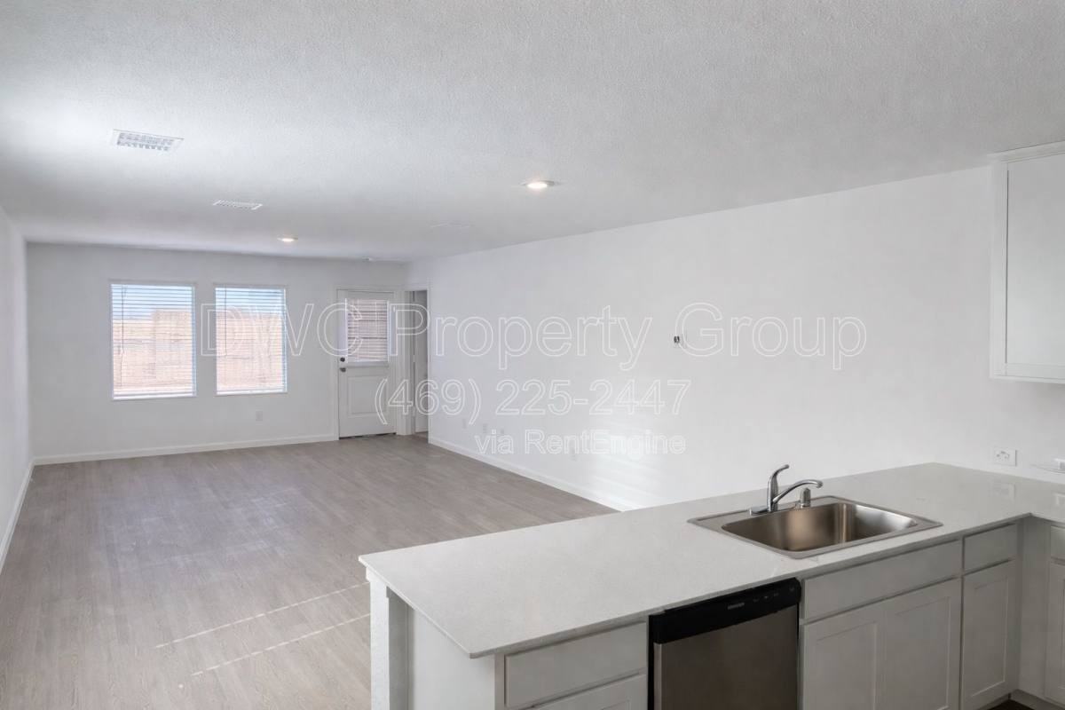 3017 Campeiro Ave - Photo 3 of 8