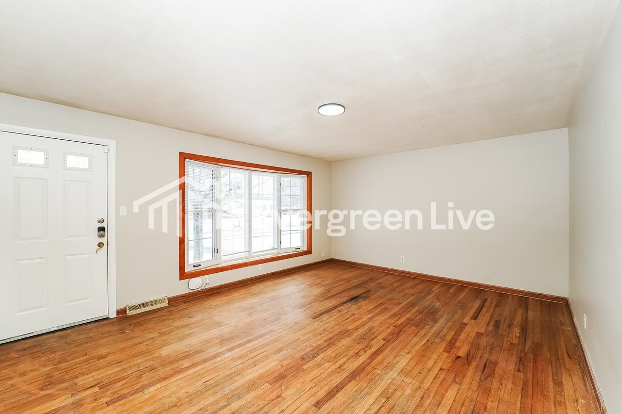 15709 Morning Star Ave - Photo 3 of 15