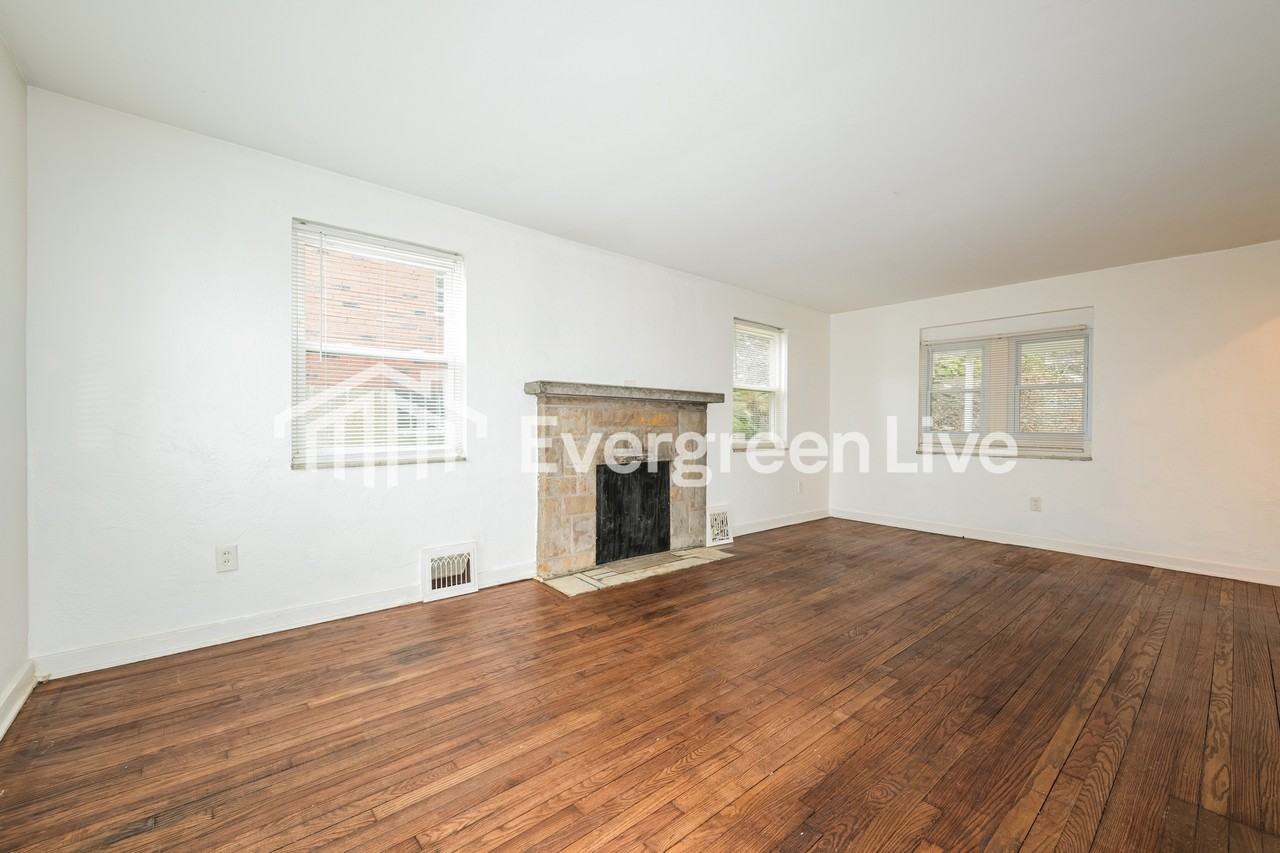 2228 Chalfant St - Photo 2 of 15