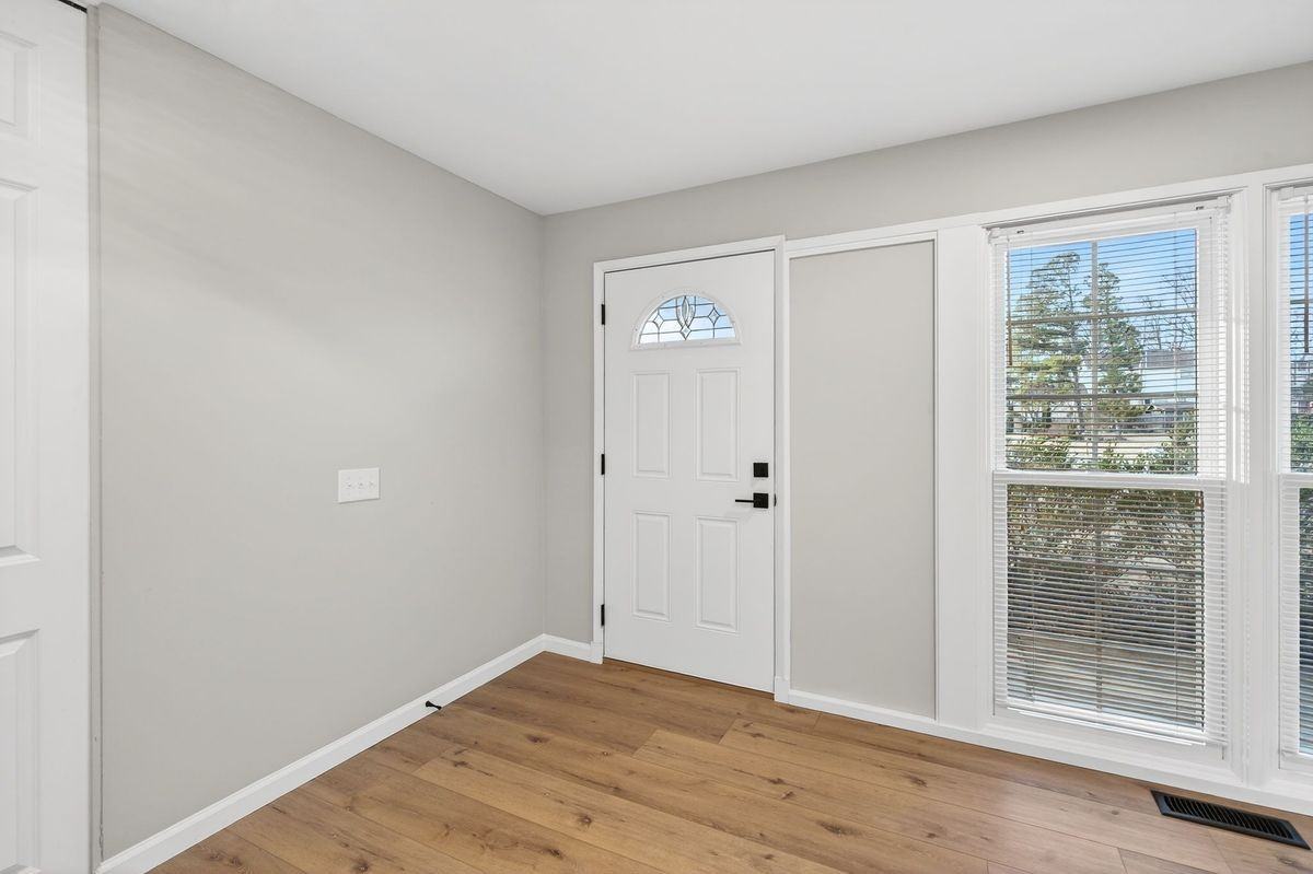 5016 Fernhill Dr - Photo 4 of 41