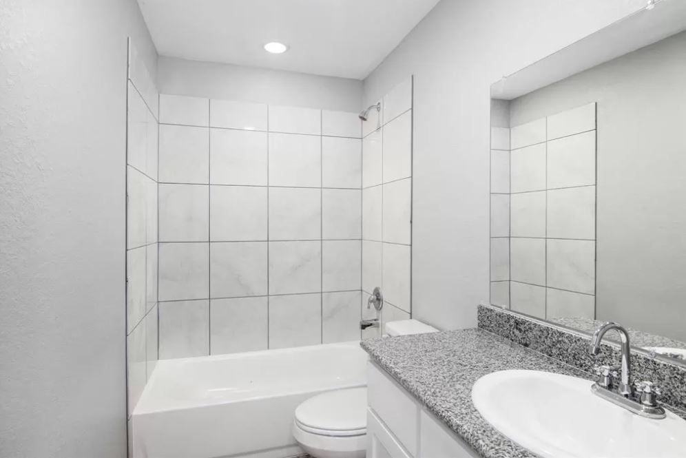 23338 Sandpiper Trl - Photo 2 of 10