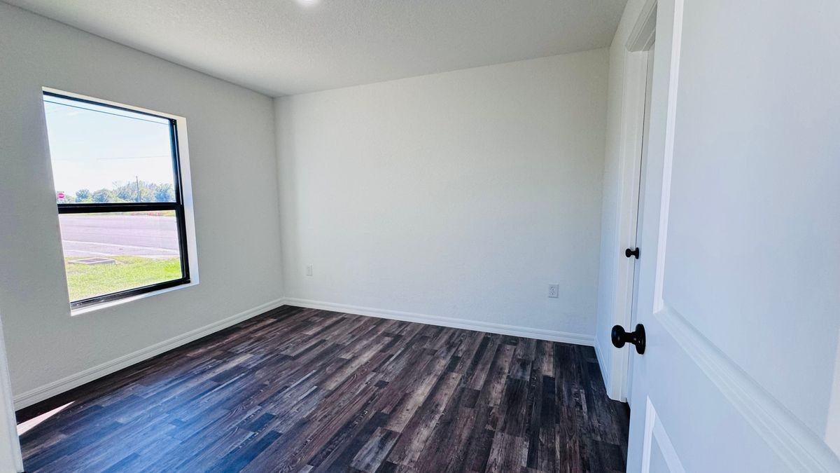 27067 Washington St - Photo 4 of 16