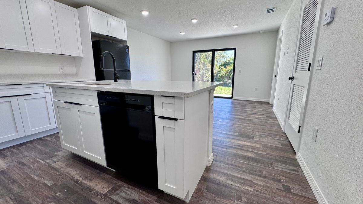 27067 Washington St - Photo 5 of 16