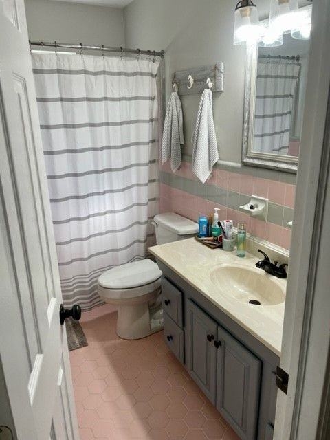 208 Poinsettia Dr - Photo 3 of 7