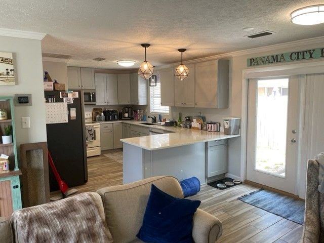 208 Poinsettia Dr - Photo 4 of 7