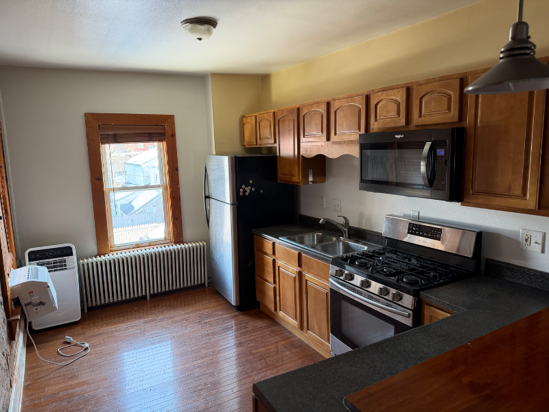 433 N Pine St #2 - Photo 4 of 14