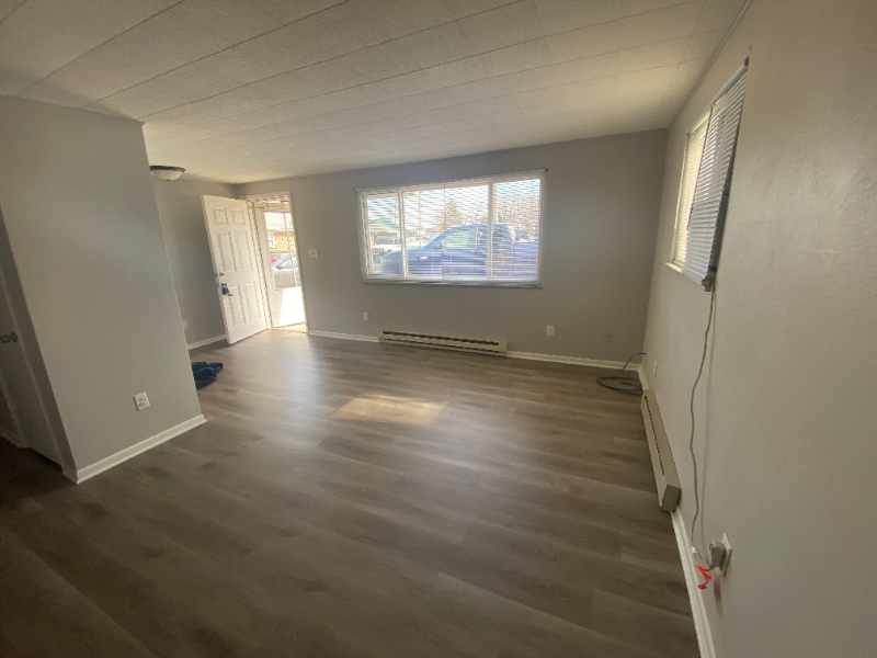 501 E Staat St - Photo 2 of 7