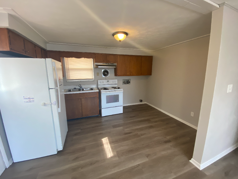 501 E Staat St - Photo 3 of 7